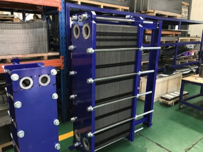 工廠板式換熱器，管殼式升級(jí)換代品